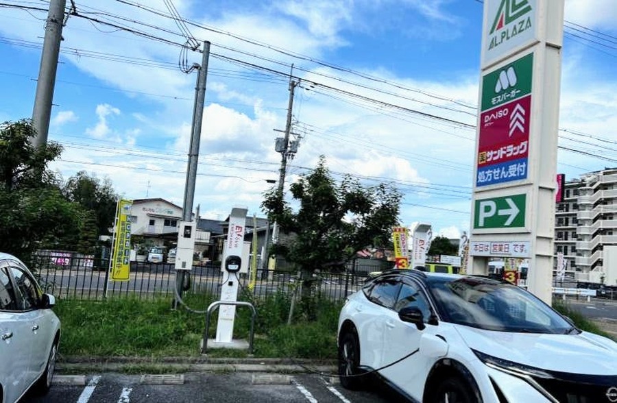 平和堂グループ、計42店舗にエネチェンジのEV充電器を設置　年内さらに3店舗追加へ